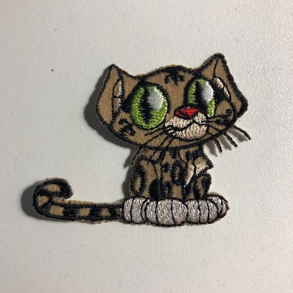 🛒 $3 Embroidered Iron on Patch - Cat #21 - Picture 2 of 4